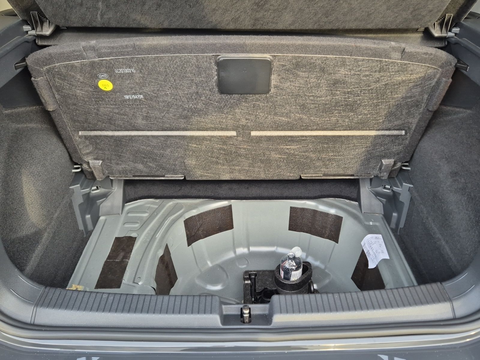 Fahrzeugabbildung Volkswagen T-Cross TSI Life DSG NSW SHZ