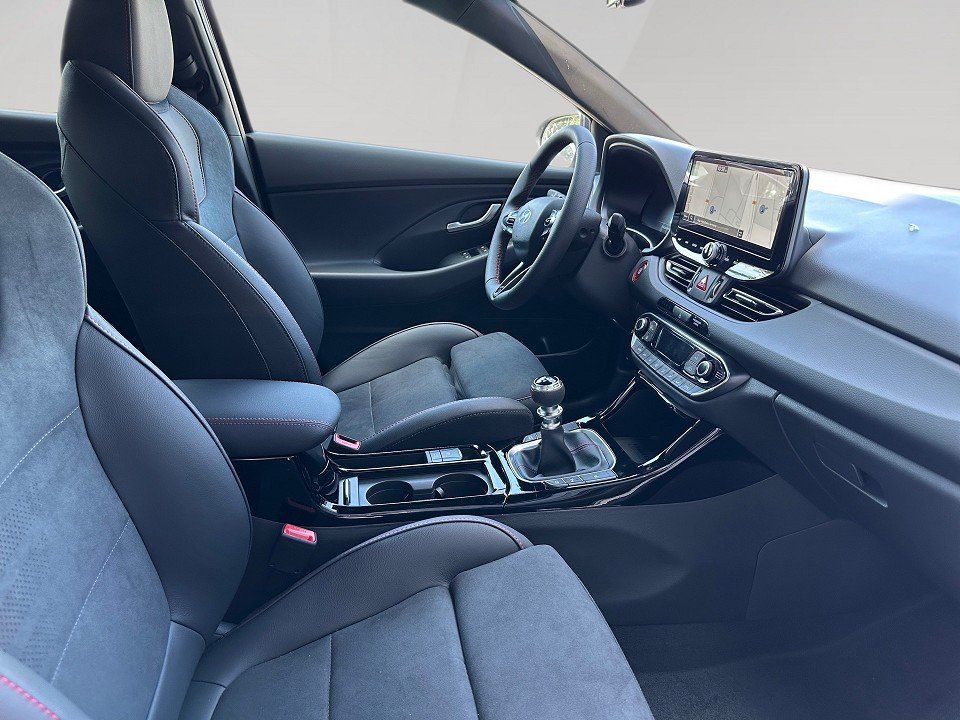 Fahrzeugabbildung Hyundai i30 1.5T 140PS N LINE Sitz-Paket Panoramadach