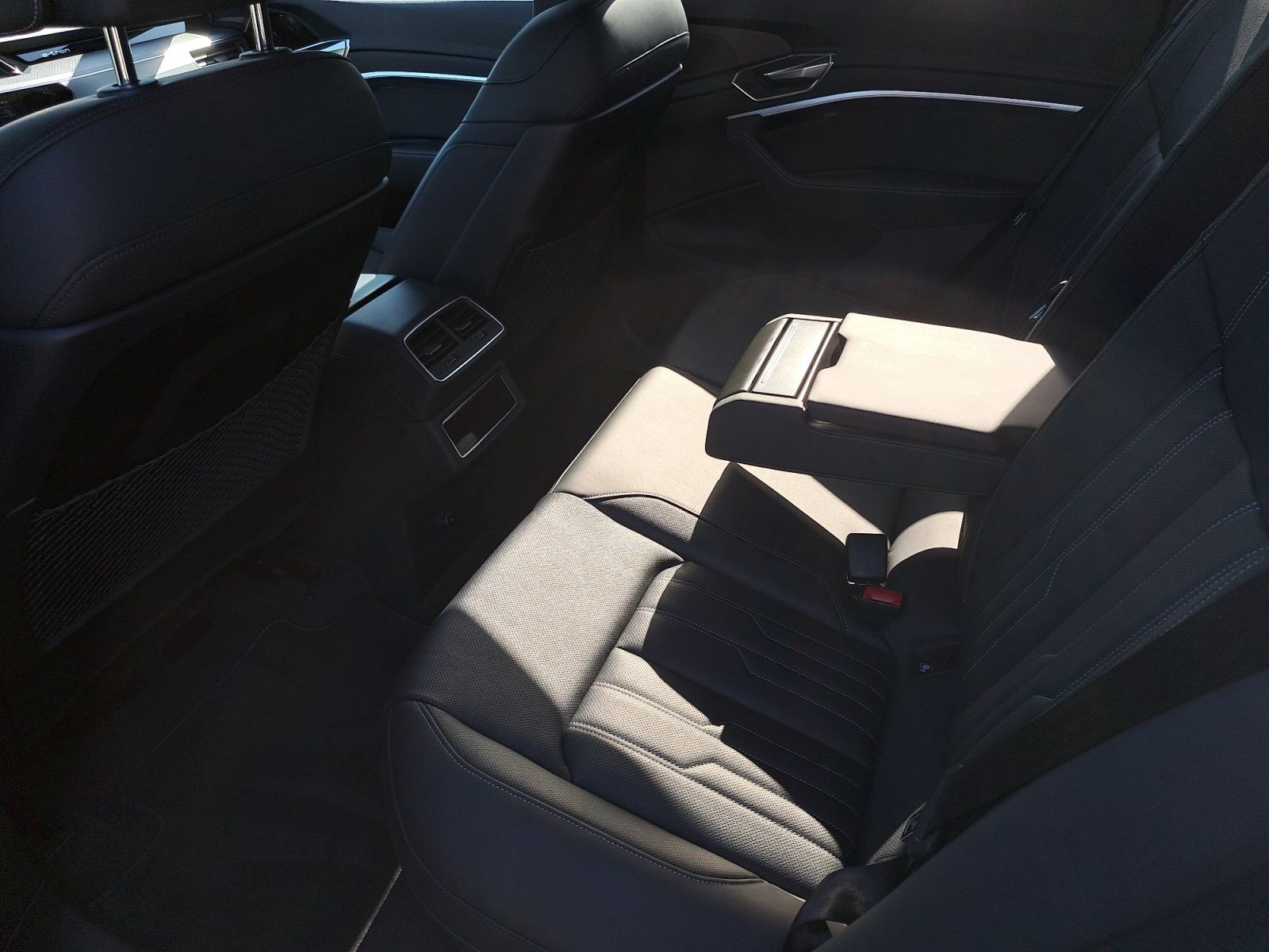 Audi Q8 e-tron - Bild 14