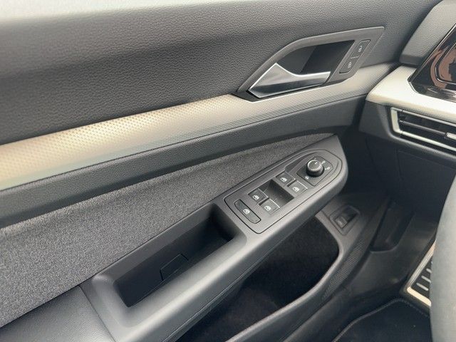Fahrzeugabbildung Volkswagen Golf Variant Life 1,5 l eTSI OPF *Navi*