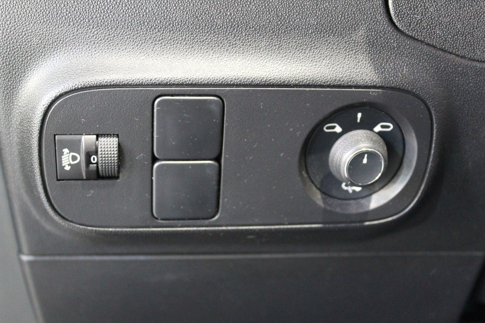 Fahrzeugabbildung Citroën C3 Shine Pack 1.2T NAVI/LED/PDC/TEMPOMAT/DAB+