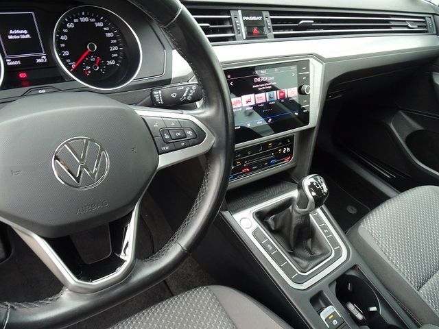Passat Variant 1.5 TSI Conceptline / Navi