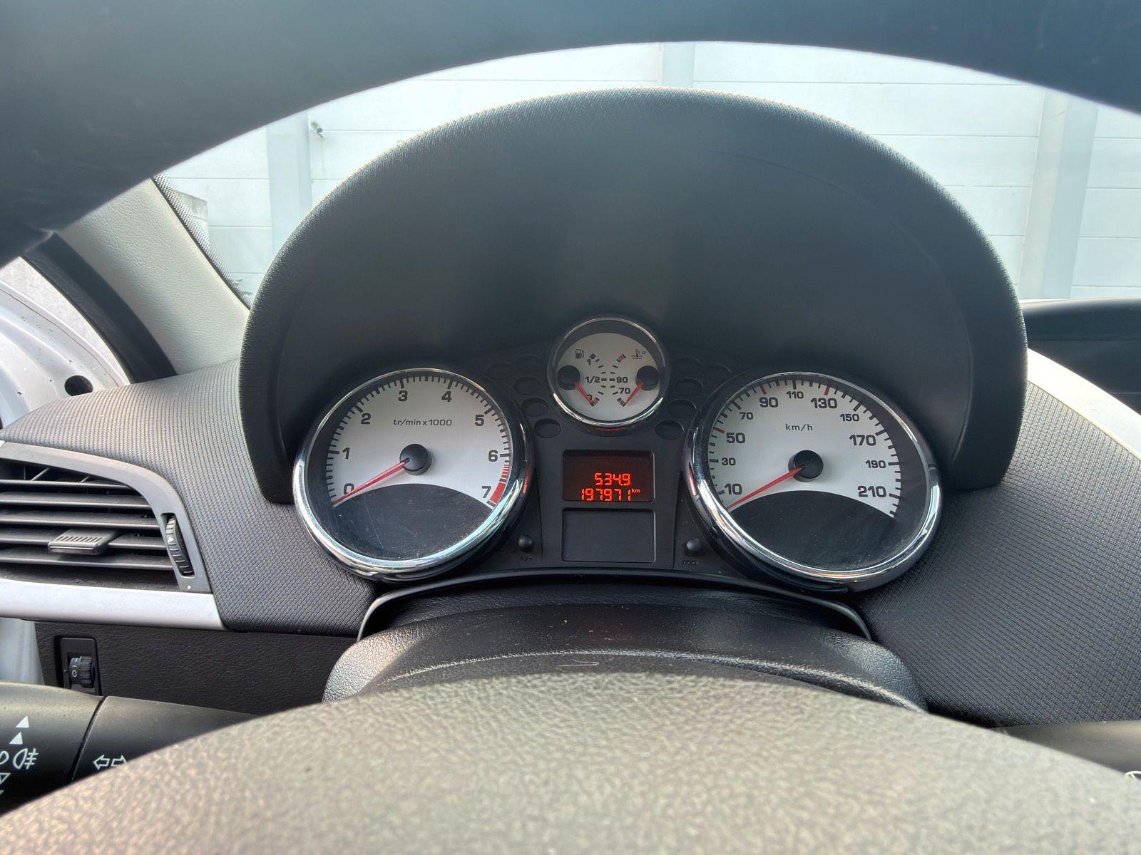 Peugeot 207 2012 — photo 9