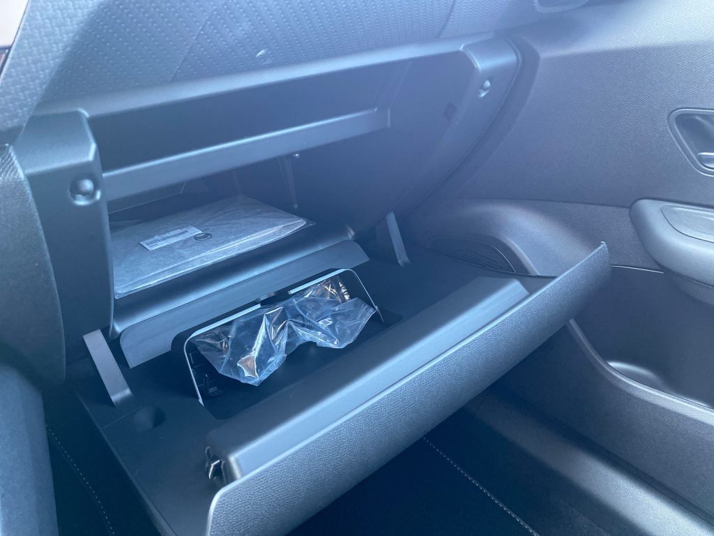 Fahrzeugabbildung Citroën C4 Hybrid 145 Automatik MAX *Winter- u. Techno-P