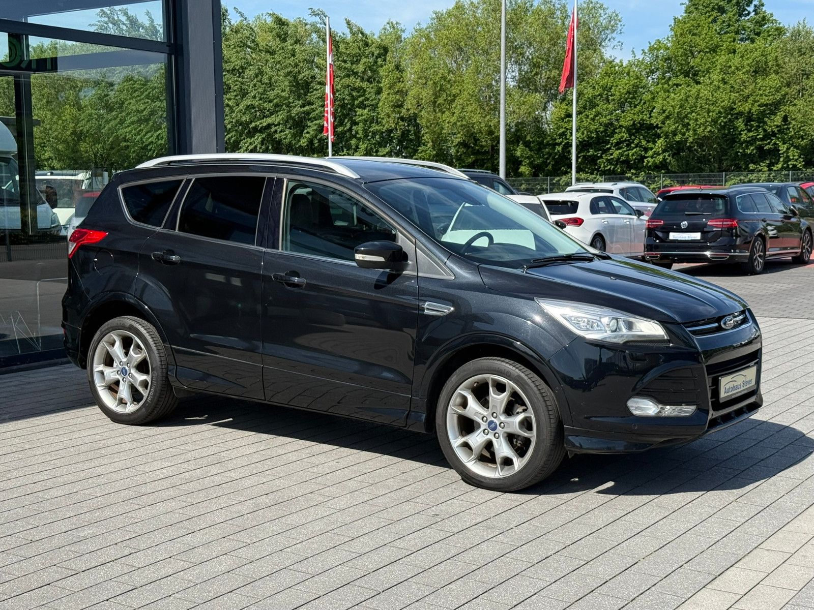 Fahrzeugabbildung Ford Kuga Individual KLIMAAUTO SITZHEIZUNG AHK