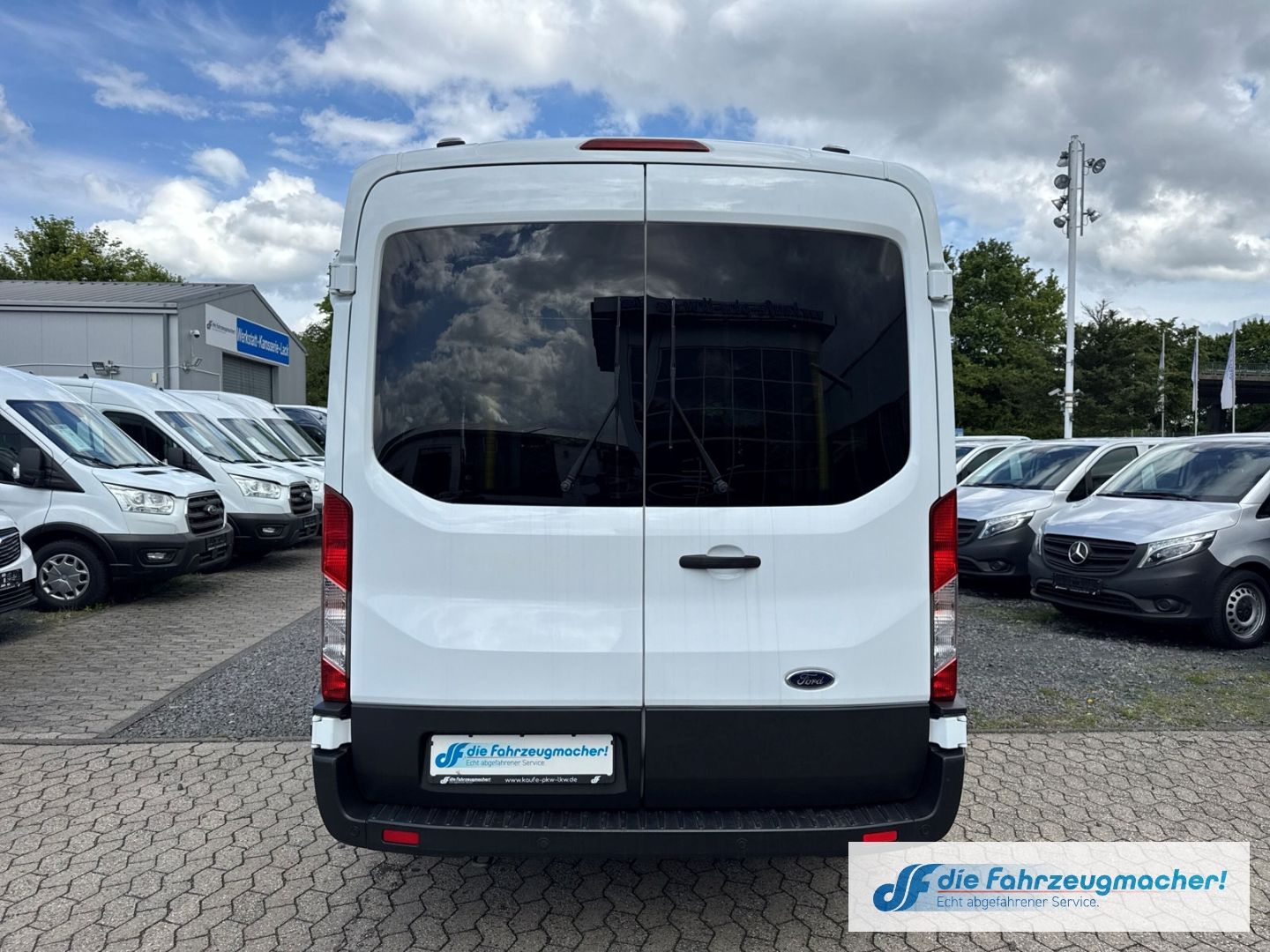 Fahrzeugabbildung Ford Transit Kombi 350 L3 Trend Lift Temp Tel.-Vorb.