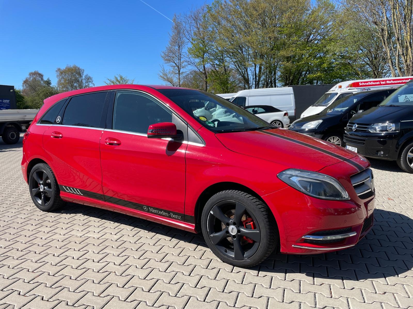 Mercedes-Benz B 180 d**Sportpaket**Navi**Bi-Xenon**Leder**