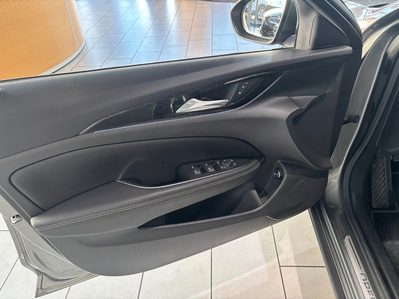 Fahrzeugabbildung Opel Insignia B ST 1.5 INNOVATION NAVI/SHZ/KAMERA/MAT