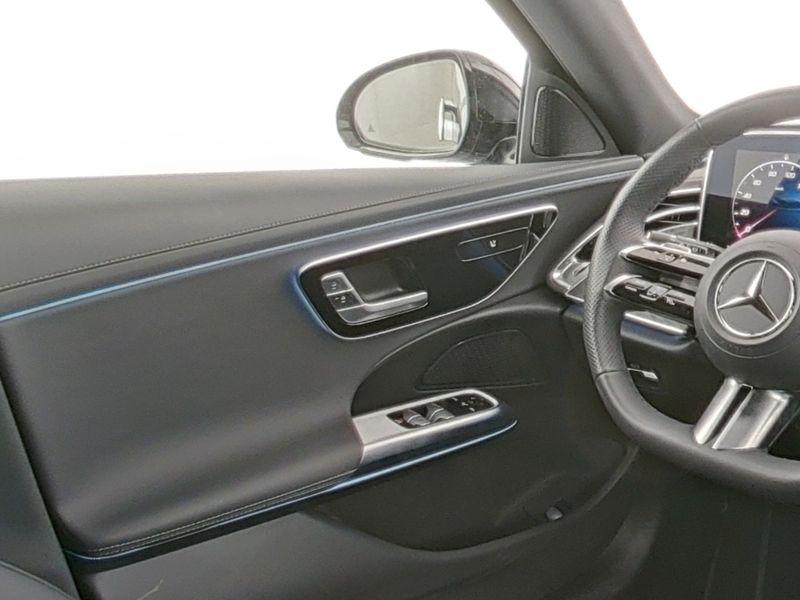 Mercedes-Benz E 220 T d , AMG NIGHT AHK DISTR KAMERA PANO SPUR