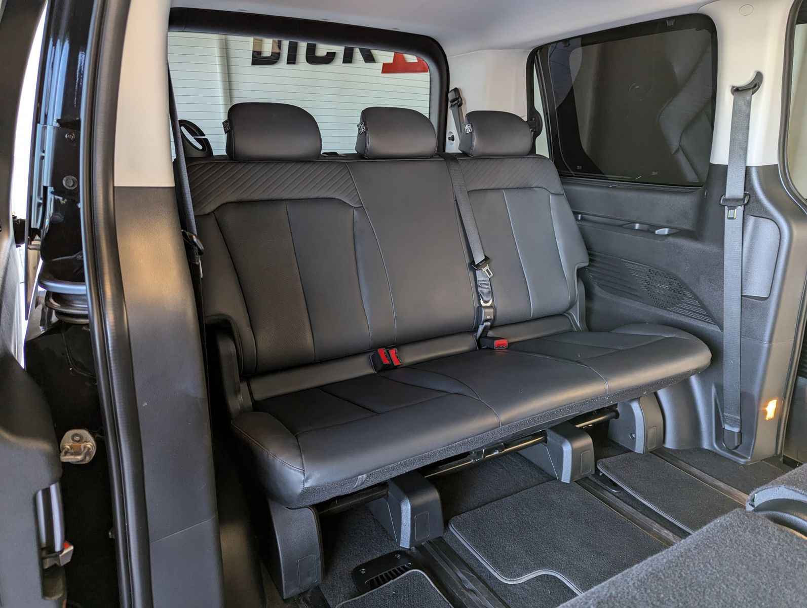 Fahrzeugabbildung Hyundai Staria 2.2 CRDi Aut Prime 4WD Leder Pano 9-Sitze