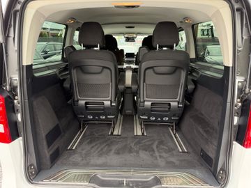 Mercedes V 220 - 12