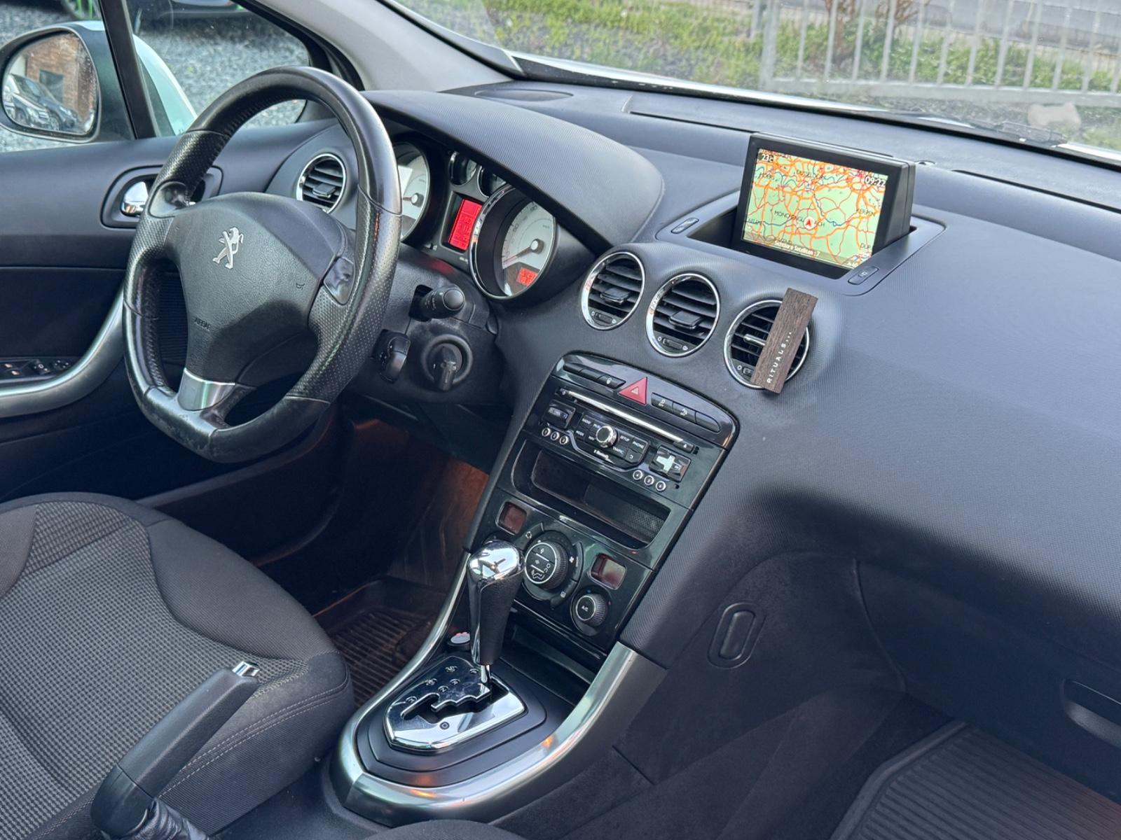 Peugeot 308 2014 — photo 14