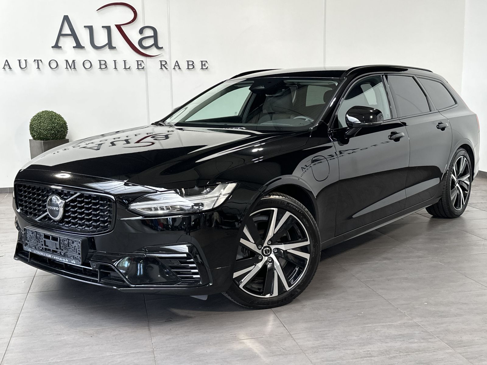 Fahrzeugabbildung Volvo V90 T6 Recharge AWD Plus Dark NAV+LED+AHK+VC+H&K