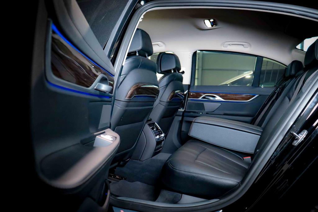 BMW 730