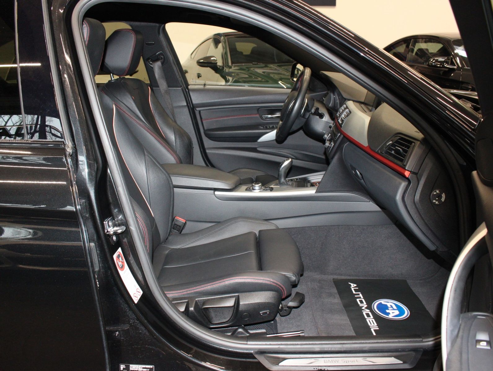 Fahrzeugabbildung BMW 335i Sport Line*Head-UP*Bi-Xenon*GSD