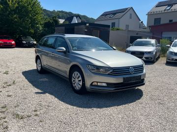 Volkswagen Passat - 1