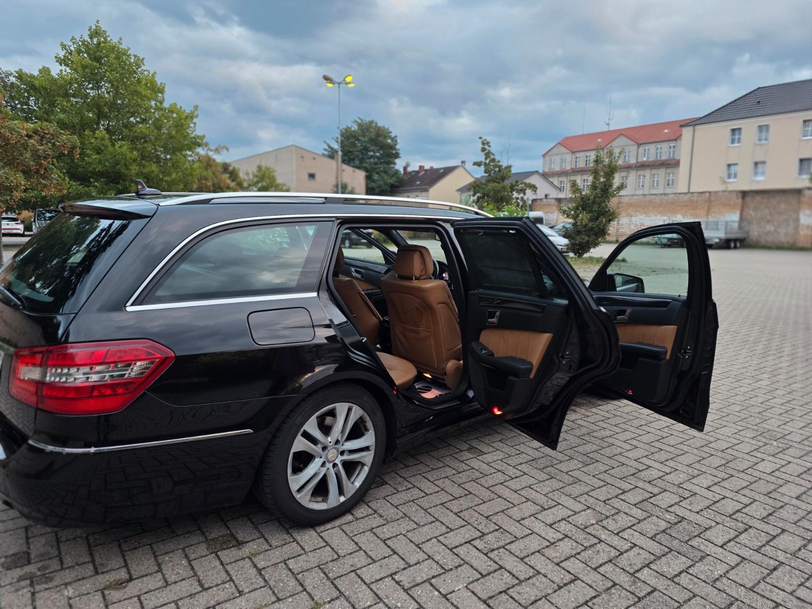 Mercedes-Benz E300 2010 — photo 9
