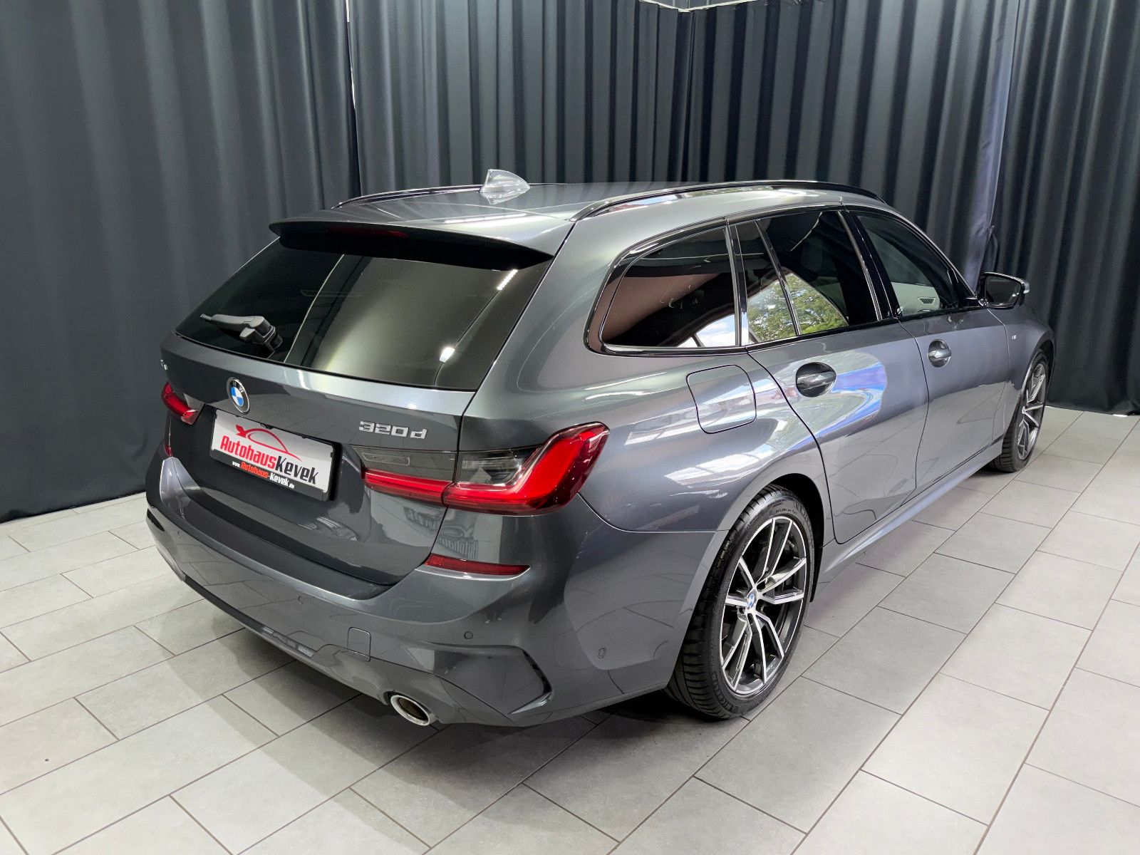 Fahrzeugabbildung BMW 320d Touring xDrive M Sport|HIFI|HuD|LEDER|KAMER