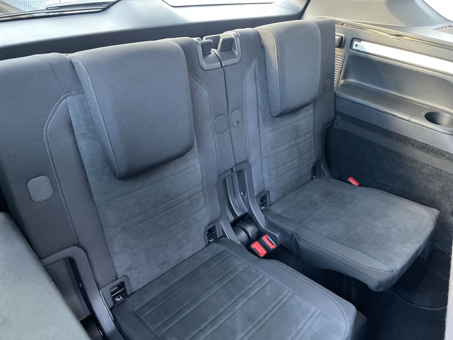 Touran 2.0TDI DSG R-Line AHK/Kamera/ACC/Navi/LED