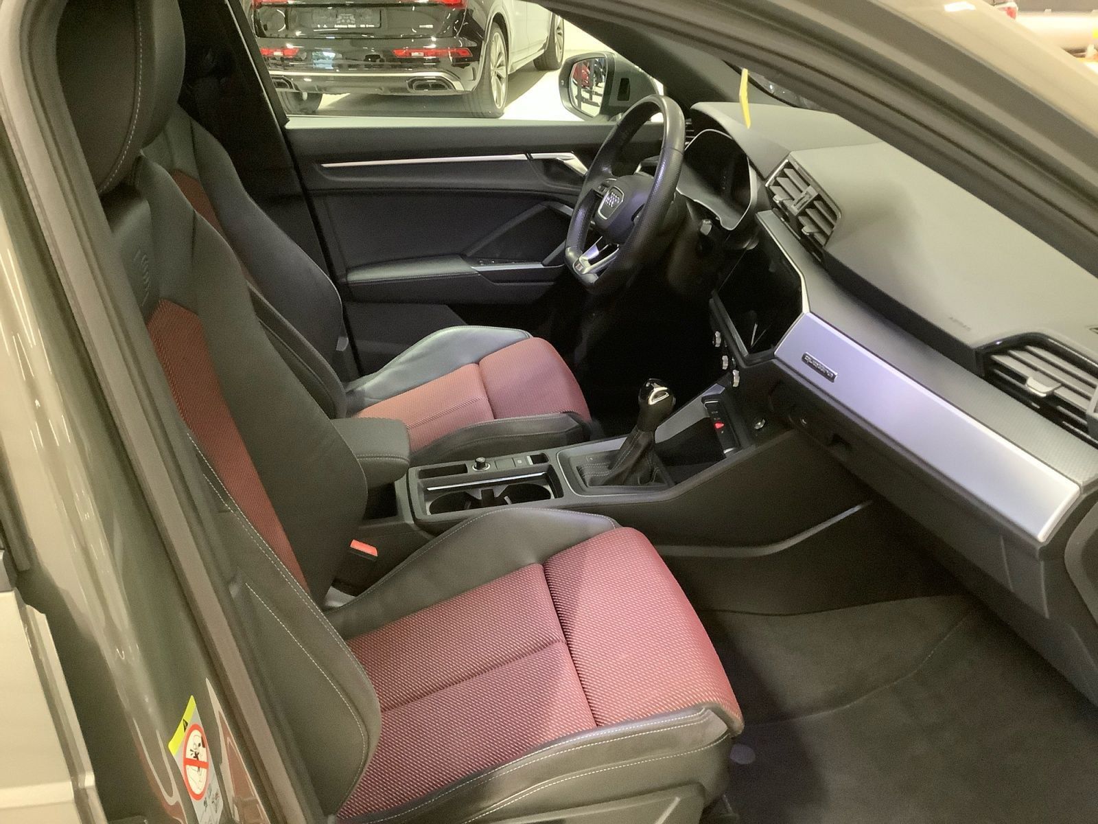 Q3 S line 45 TFSI quattro 169 kW,Navi,LED,elektr