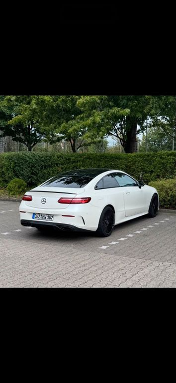 Image of Mercedes-Benz E 220