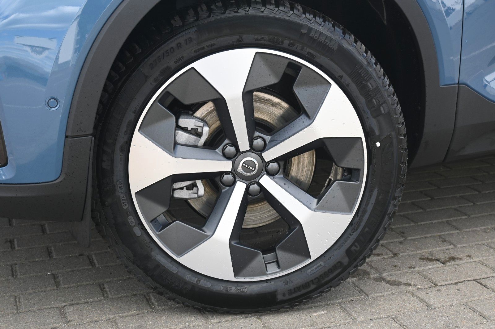 Fahrzeugabbildung Volvo XC40 B3 DKG Ultra Dark*FSHZG*PANO*360°*ACC