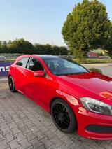 Mercedes-Benz A 180 AMG Line AMG Line - Mercedes-Benz A-Klasse: Rot