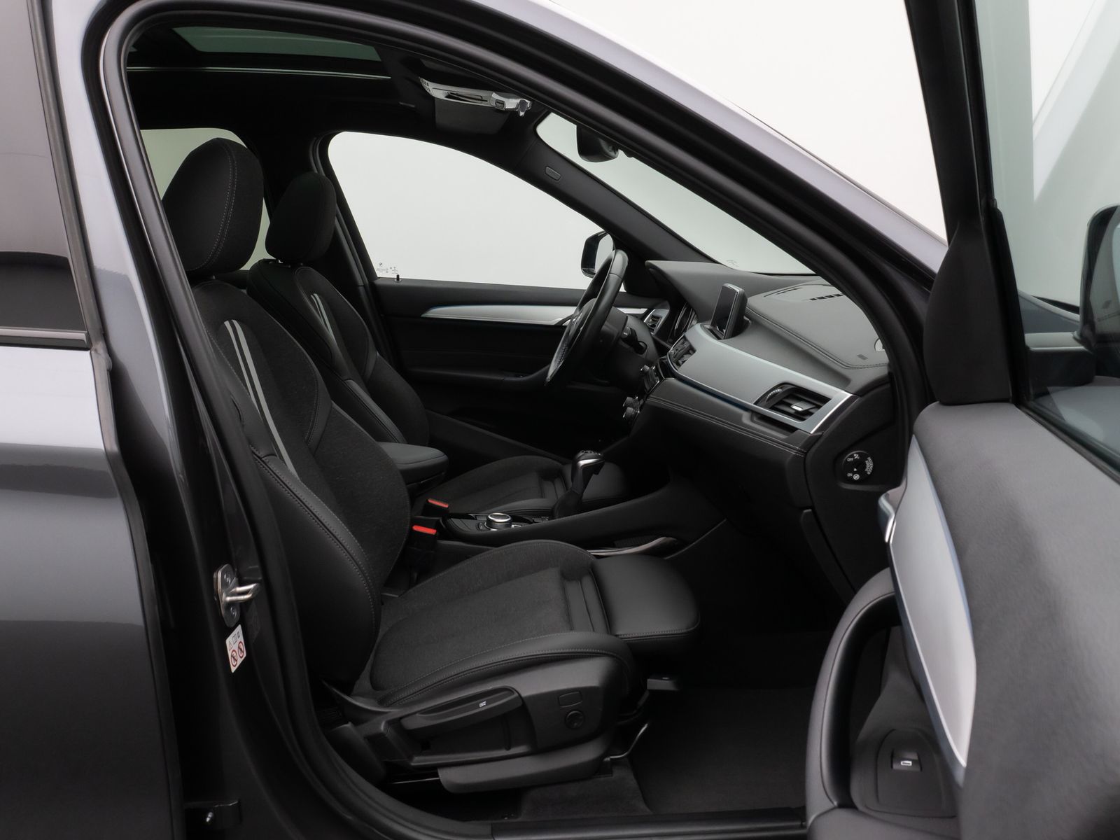 Fahrzeugabbildung BMW X1 xD25e M Sport Panorama DAB Navi LED 18Zoll