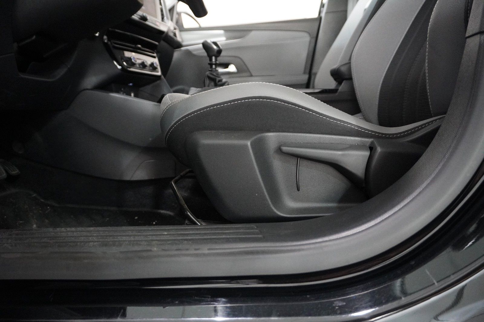Fahrzeugabbildung Opel Mokka B 1.5D ELEGANCE NAVI/LED/KAMERA/SPORT/DAB+