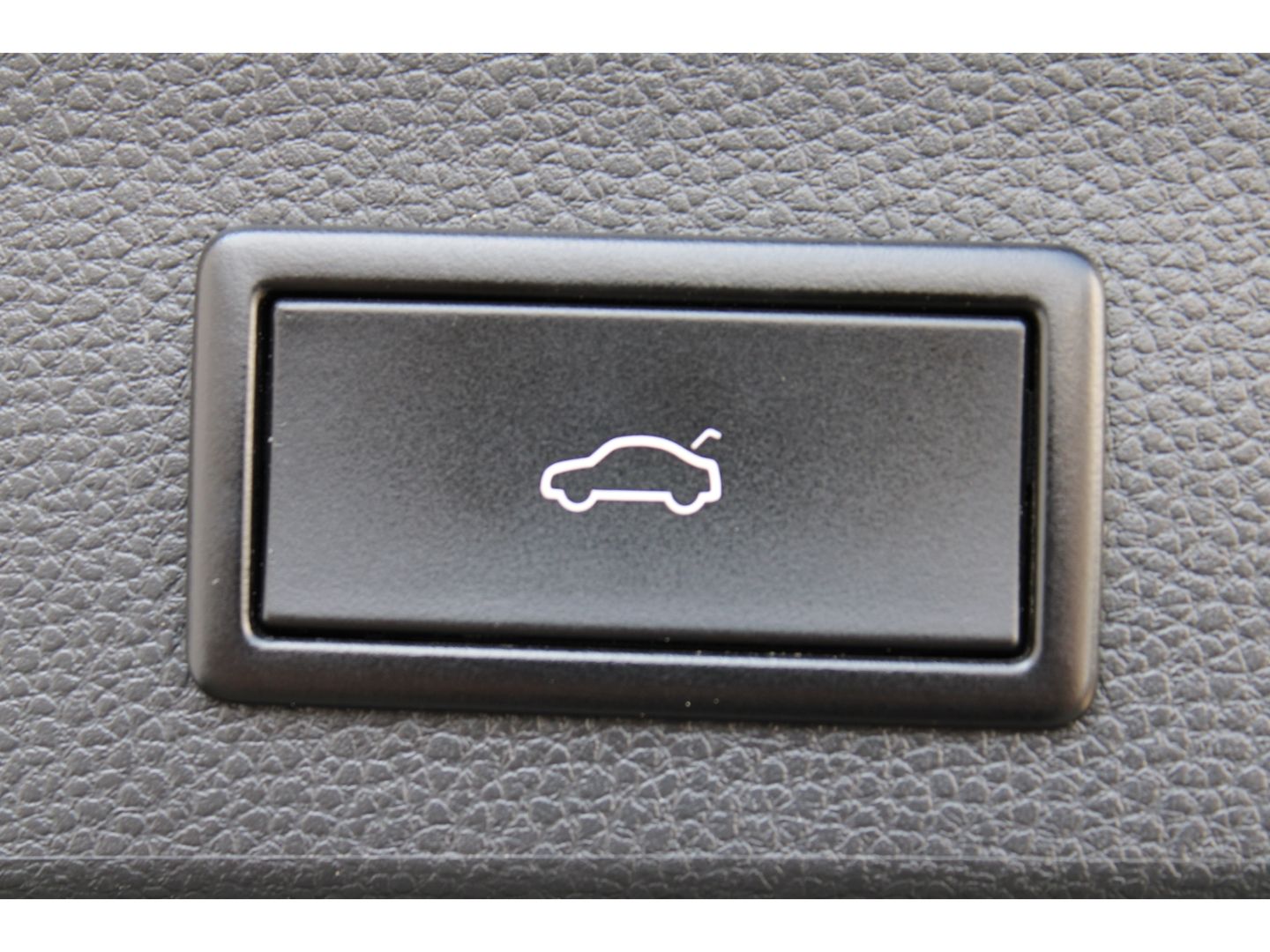 Fahrzeugabbildung SEAT Ateca 4Drive FR ACC LED Pano RFK Full Link AHK W