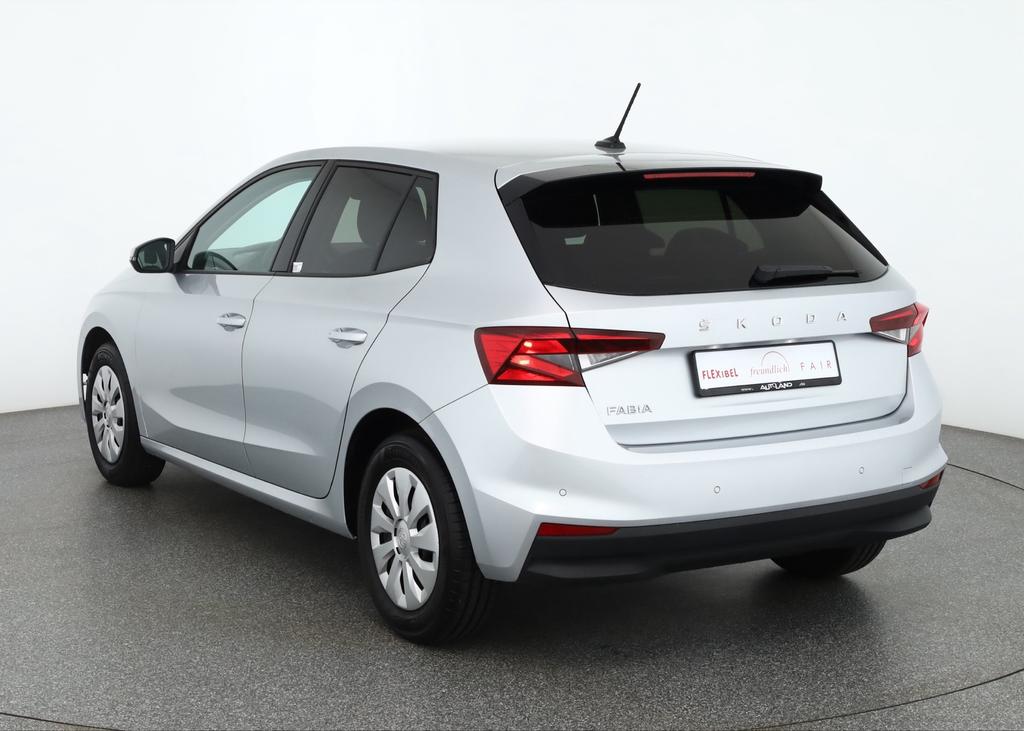 Skoda Fabia 2022 г. Серебристый, пробег 32399 км