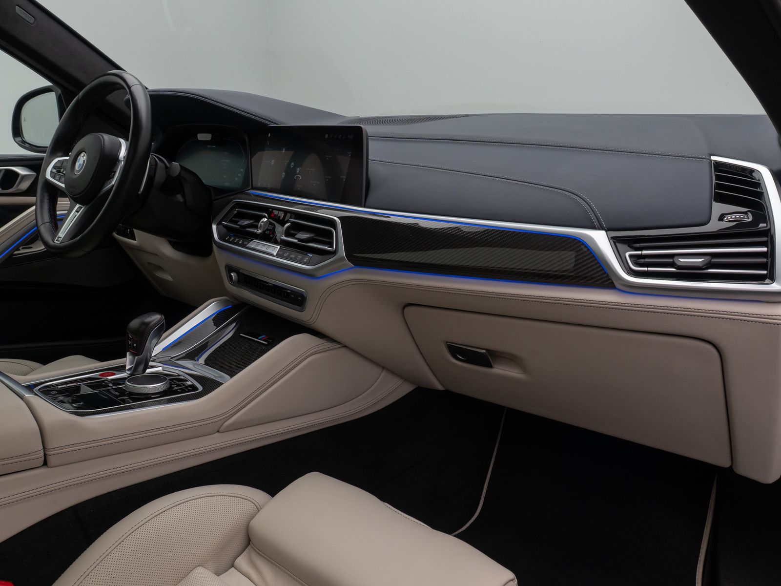 Fahrzeugabbildung BMW X6 M Competition M Driver´s DisplKey Sky Lounge