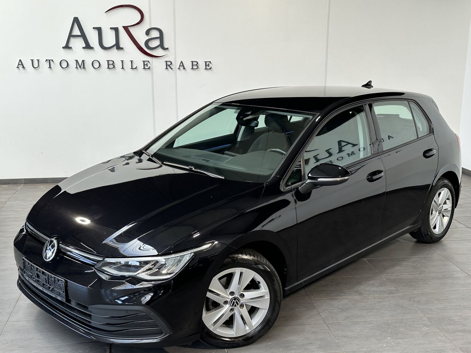 Fahrzeugabbildung Volkswagen Golf VIII 2.0 TDI DSG Life NAV+LED+AHK+ACC+18ZO