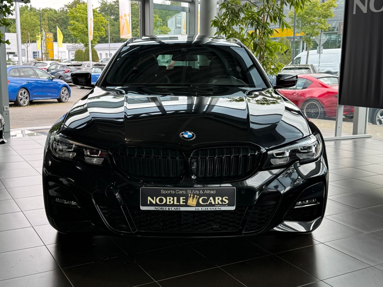 Fahrzeugabbildung BMW 320d xDrive M Sport PANO KAM LED