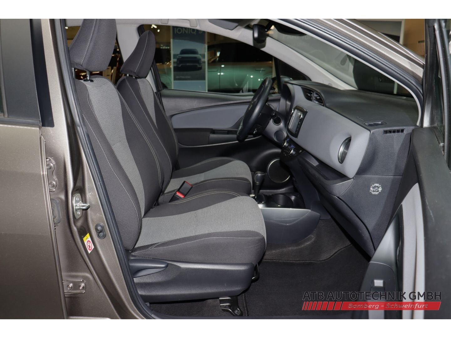 Fahrzeugabbildung Toyota Yaris Edition-S Hybrid 1.5l VVT-i SHZ 2-Zonen-Kl