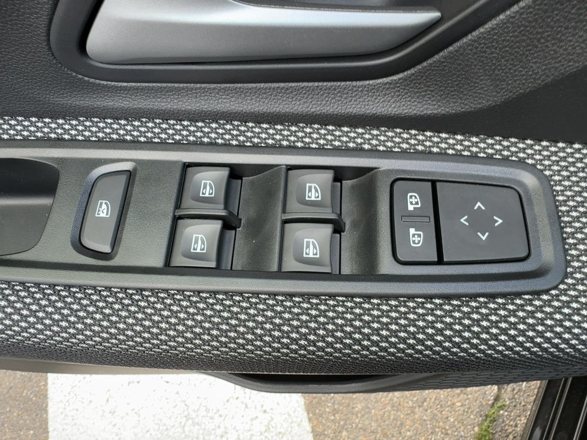 Fahrzeugabbildung Dacia Sandero Expression TCe 90 SHZ Klimaaut.