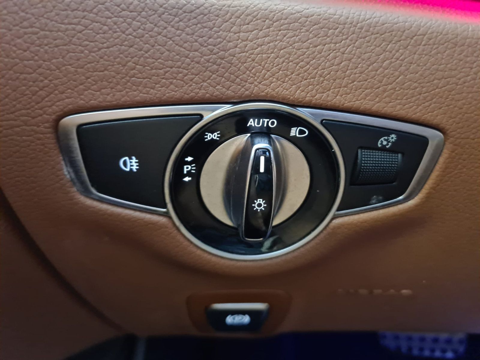 Fahrzeugabbildung Mercedes-Benz E 400 T-Modell 4Matic/ Multibeam / AHK / AMG