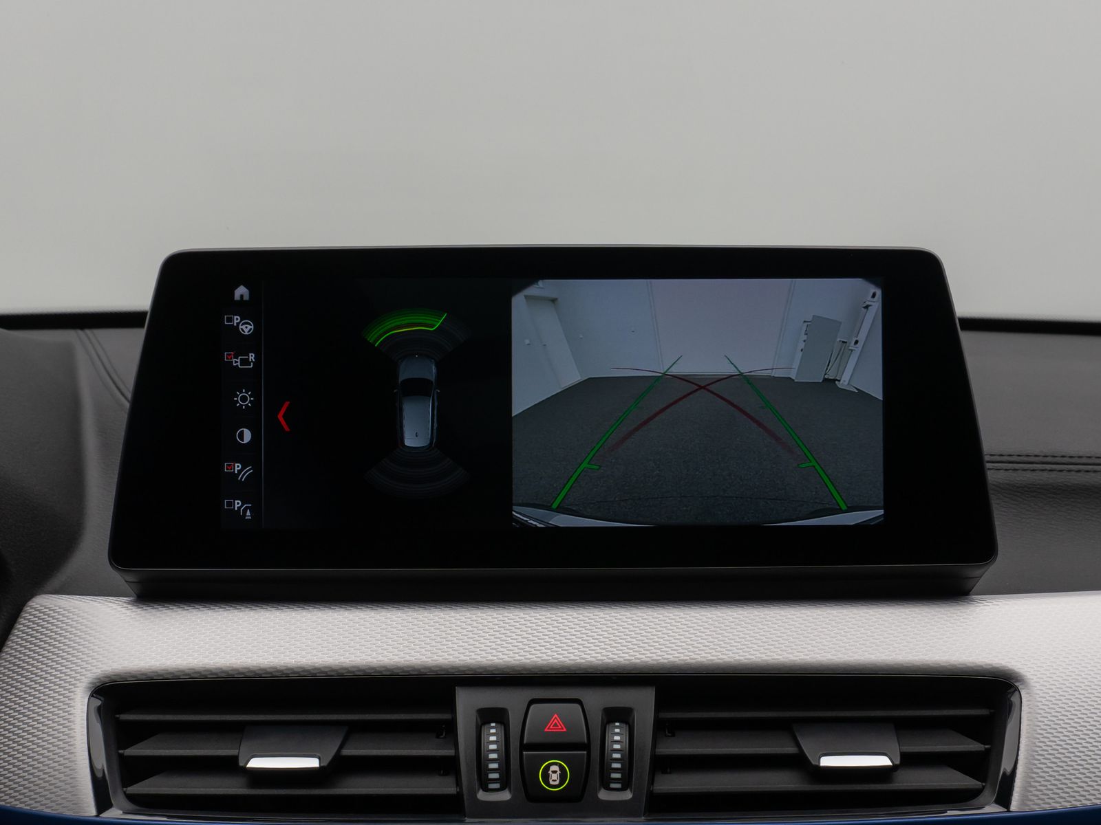 Fahrzeugabbildung BMW X1 xD25e M Sport Panorama Kamera HUD H/K Komfort