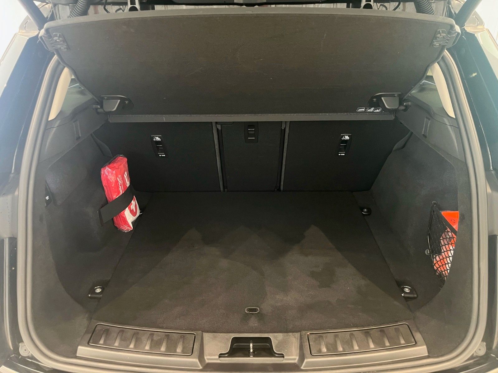 Fahrzeugabbildung Land Rover Range Rover Evoque D150 SE Panorama & AHK elk.