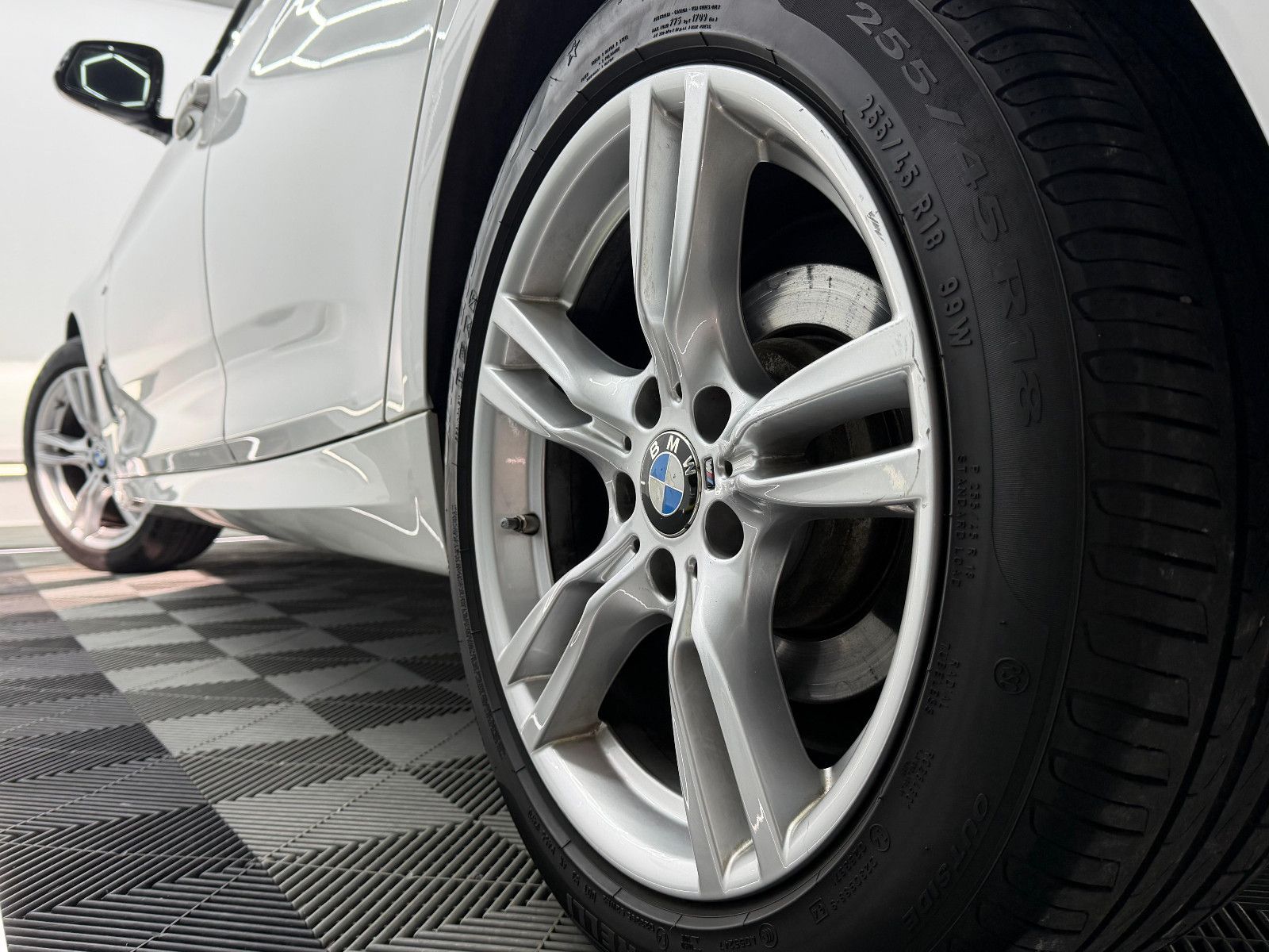 Fahrzeugabbildung BMW 320d xDrive GT M-SPORT/PANO/LEDER/HUD/AHK/AD LED