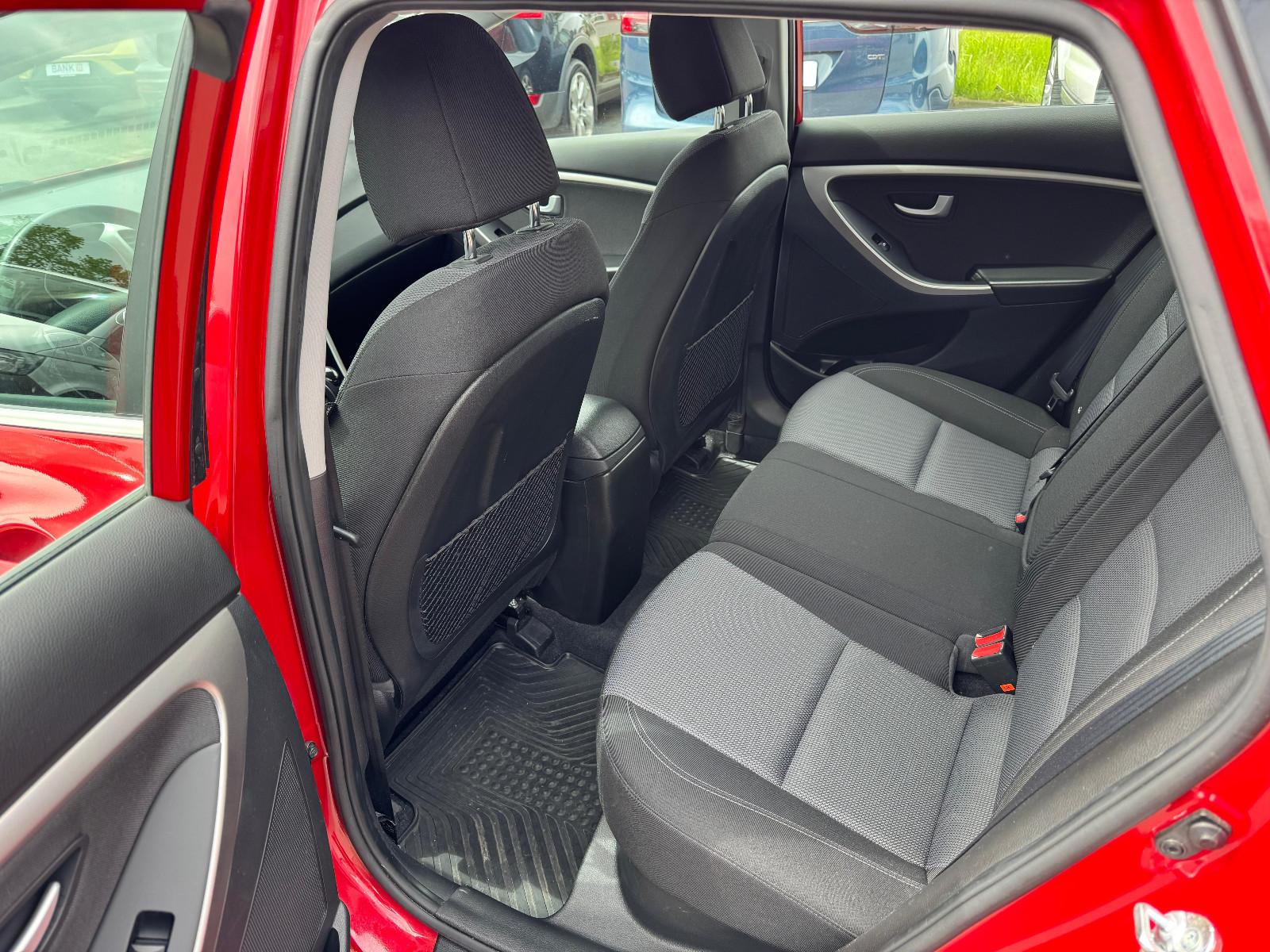 Hyundai i30 1,6L AUTOMATIK/AHK/TÜV/KLIMA/TEMPOMAT/MFL