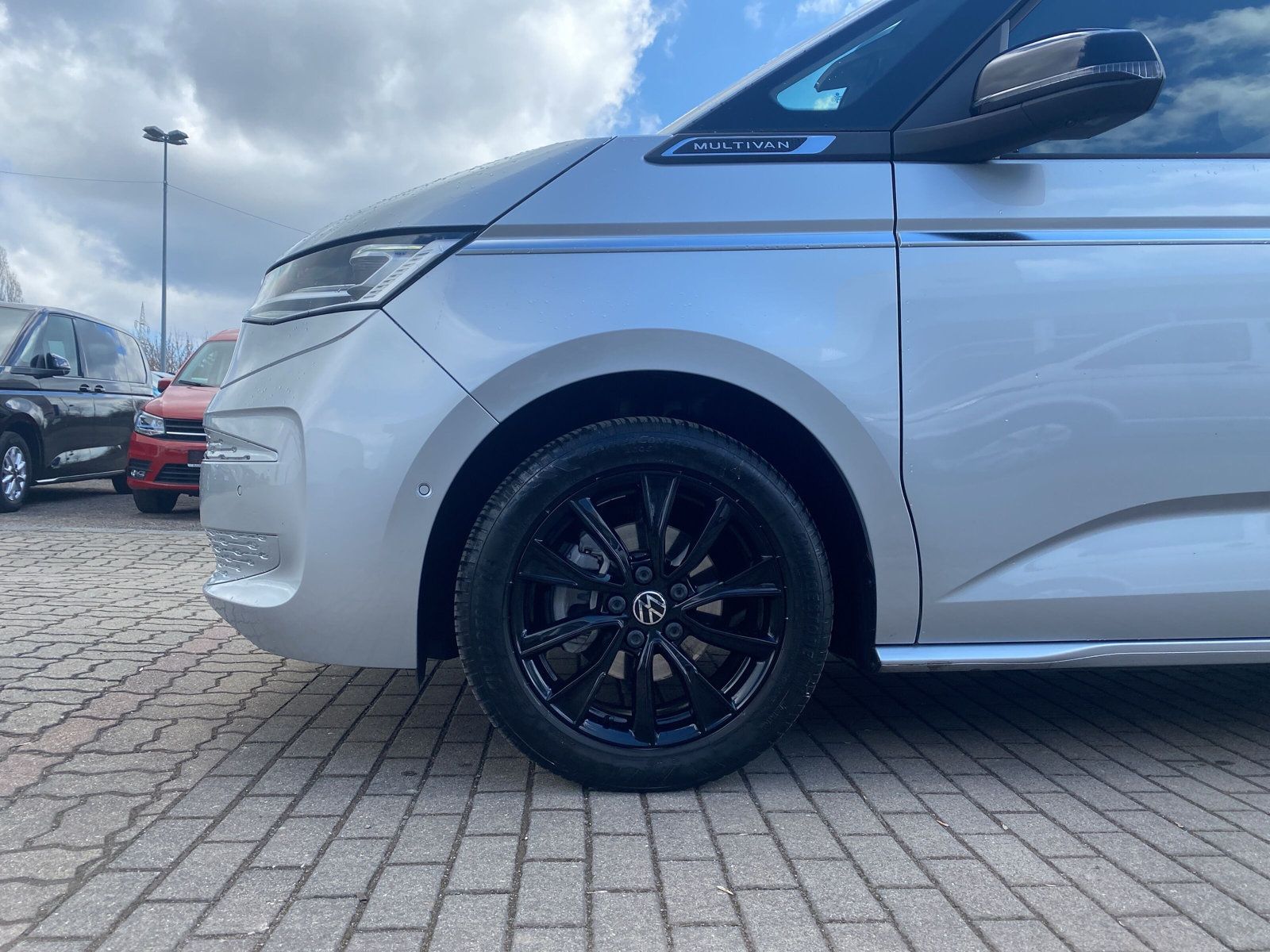 Fahrzeugabbildung Volkswagen T7 Multivan 2.0 TDI DSG Style MATRIX STANDHZG