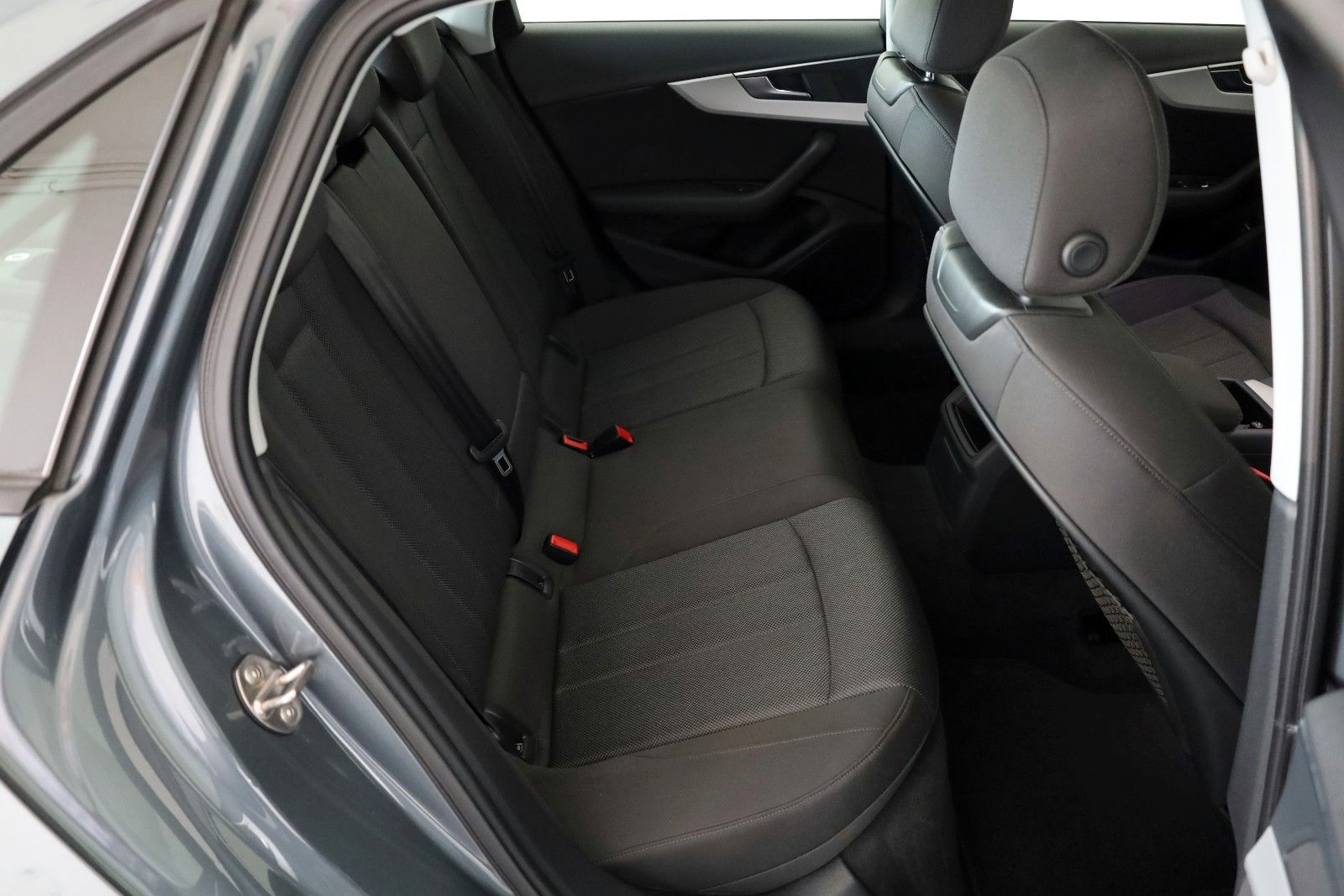 Fahrzeugabbildung Audi A4 Limusine,Automatik,Navi,Xenon,SH,Tempomat,PDC