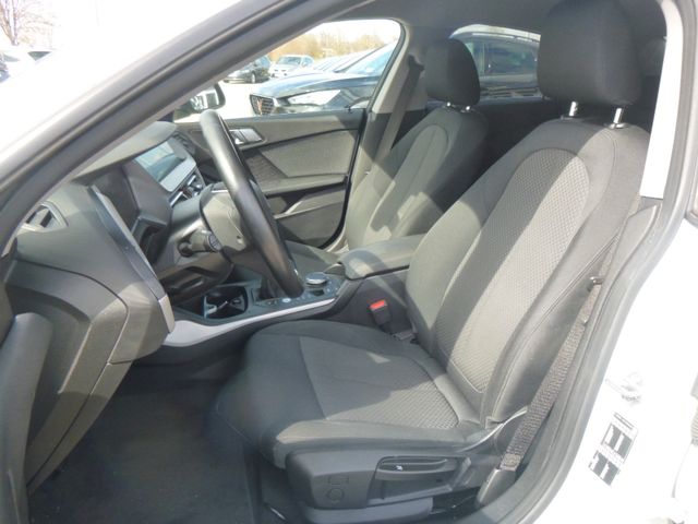 Fahrzeugabbildung BMW 218d Gran Coupé >NAV/AHK/LED/18Zoll Alu<