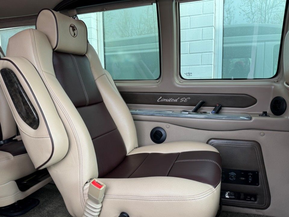 Fahrzeugabbildung Chevrolet Express 6.0 Explorer Limited XS-E 9-Sitzer Lang