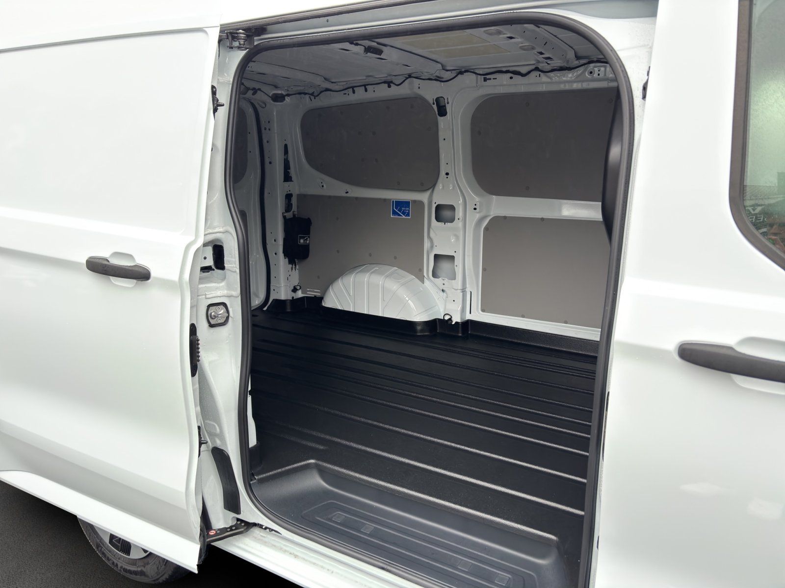 Fahrzeugabbildung Ford Transit Custom 320 L1 Trend FWD Plug-in Hybrid