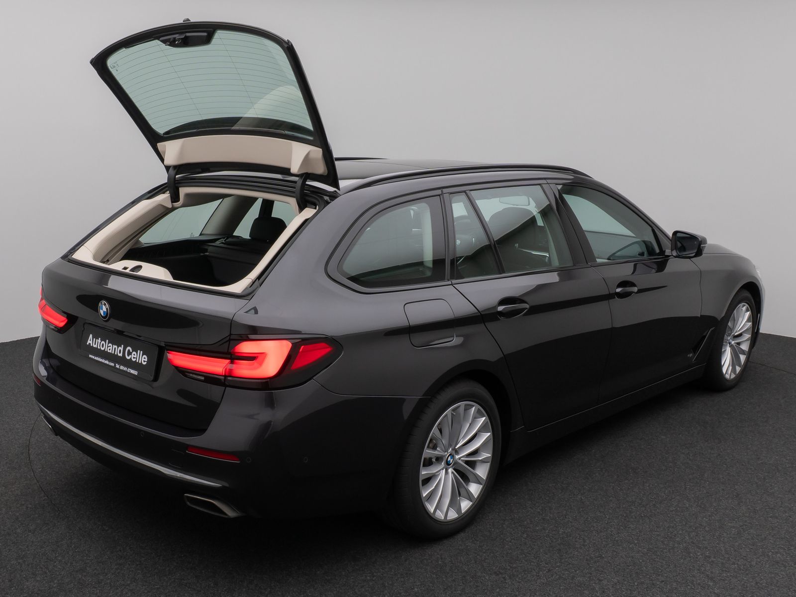 Fahrzeugabbildung BMW 530d xD  LuxuryLine Pano 360°HUD DAB H/K Massage