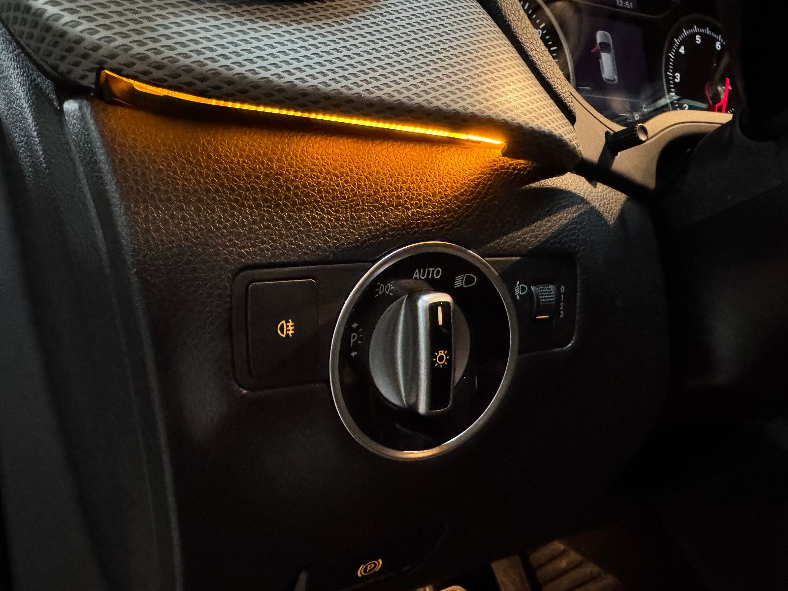 Fahrzeugabbildung Mercedes-Benz B 180 7G-DCT URBAN SPORTPAKET NAVI LED KAMERA 2H