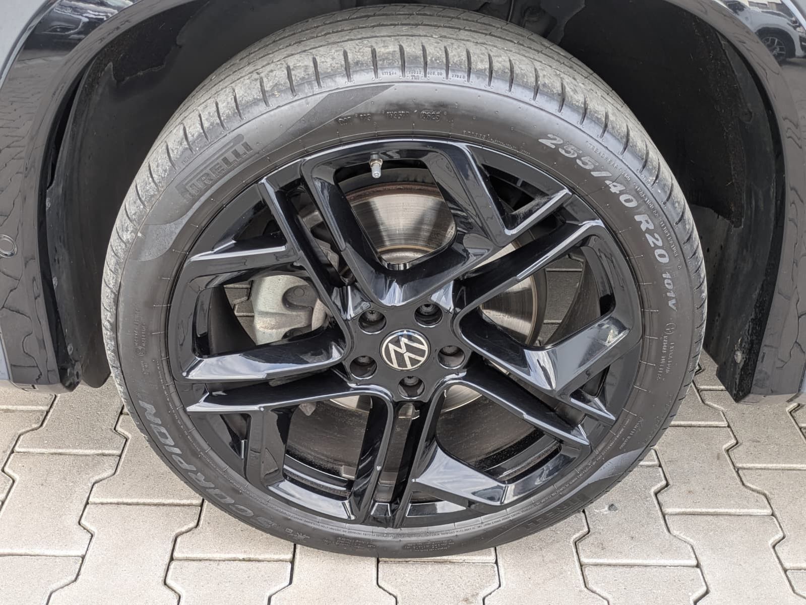 Fahrzeugabbildung Volkswagen Tayron 2.0 TDI 4M R-Line BLACK*7Si*MATRIX*PANO