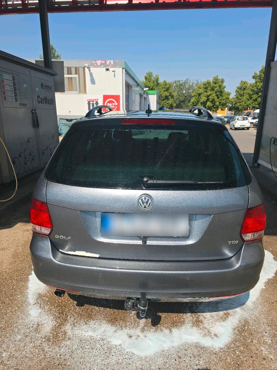 Volkswagen Golf 2010 — engine 105 HP (77kW)